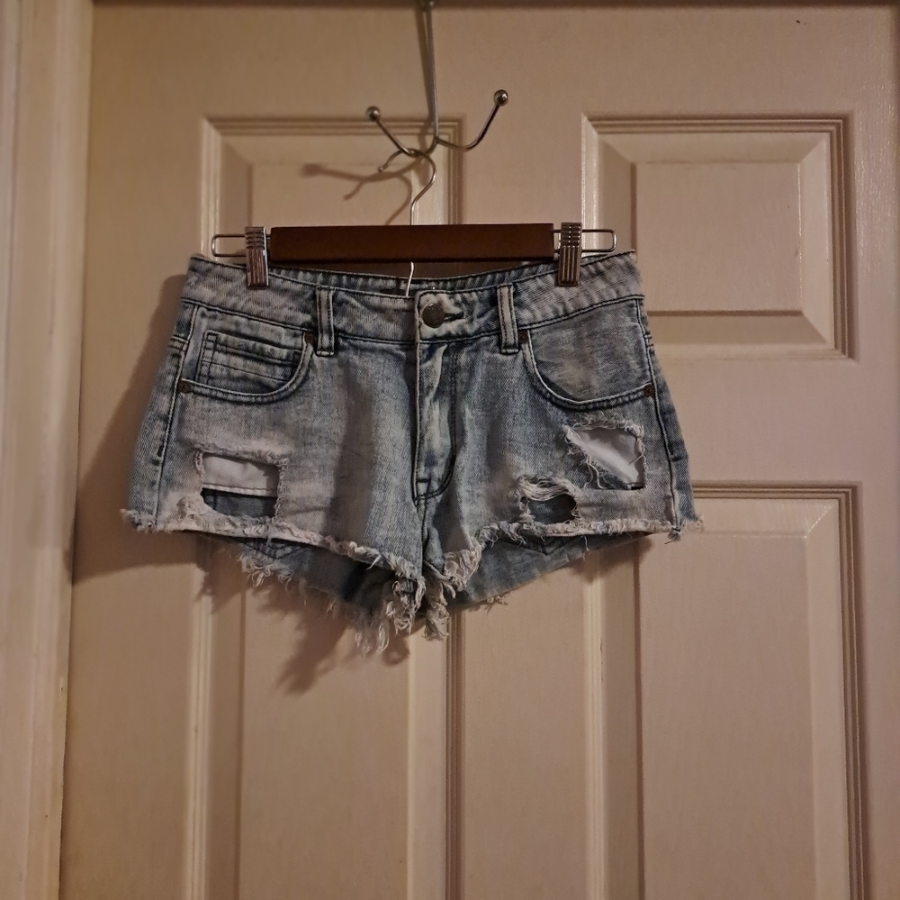 Kendall and Kylie distressed Jeans size 3 5/$25
